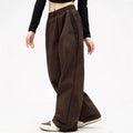 Calças Cargo Largas Femininas – Estilo Harajuku | Streetwear Y2K
Descobre o equilíbrio perfeito entre conforto, atitude e tendência com estas calças cargo largas femininas, inspiradas na moda Harajuku e no estilo street