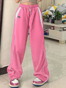 Calças Cargo Largas Femininas – Estilo Harajuku | Streetwear Y2K
Descobre o equilíbrio perfeito entre conforto, atitude e tendência com estas calças cargo largas femininas, inspiradas na moda Harajuku e no estilo street