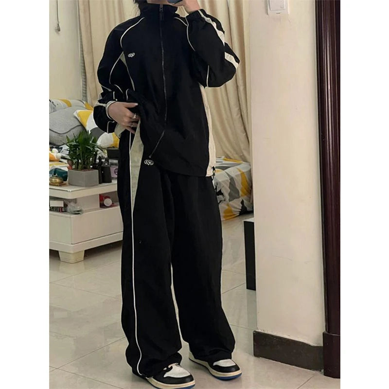Calças Cargo Largas Femininas – Estilo Harajuku | Streetwear Y2K
Descobre o equilíbrio perfeito entre conforto, atitude e tendência com estas calças cargo largas femininas, inspiradas na moda Harajuku e no estilo street