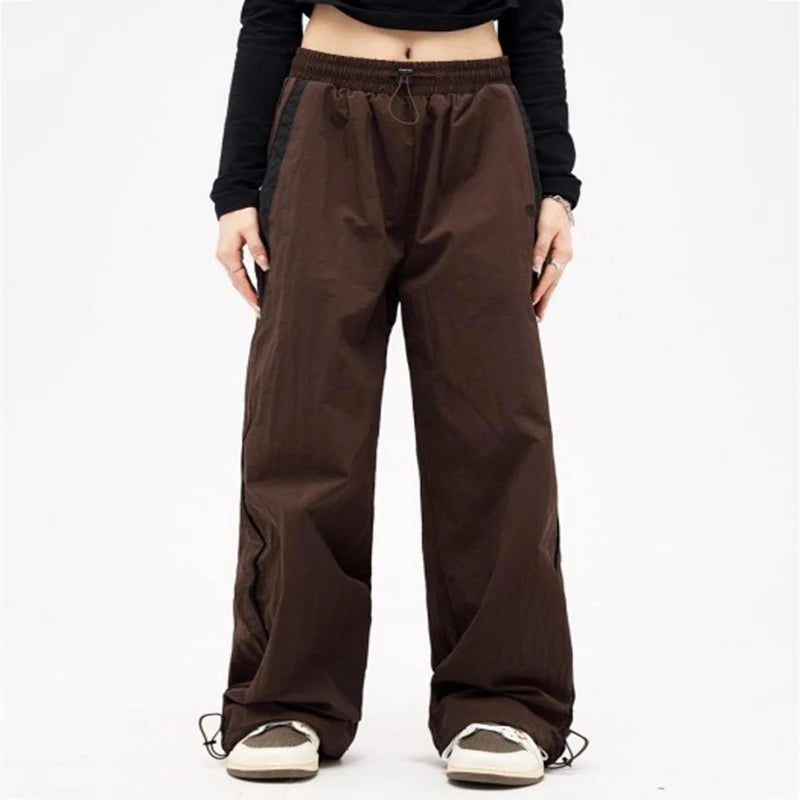 Calças Cargo Largas Femininas – Estilo Harajuku | Streetwear Y2K
Descobre o equilíbrio perfeito entre conforto, atitude e tendência com estas calças cargo largas femininas, inspiradas na moda Harajuku e no estilo street