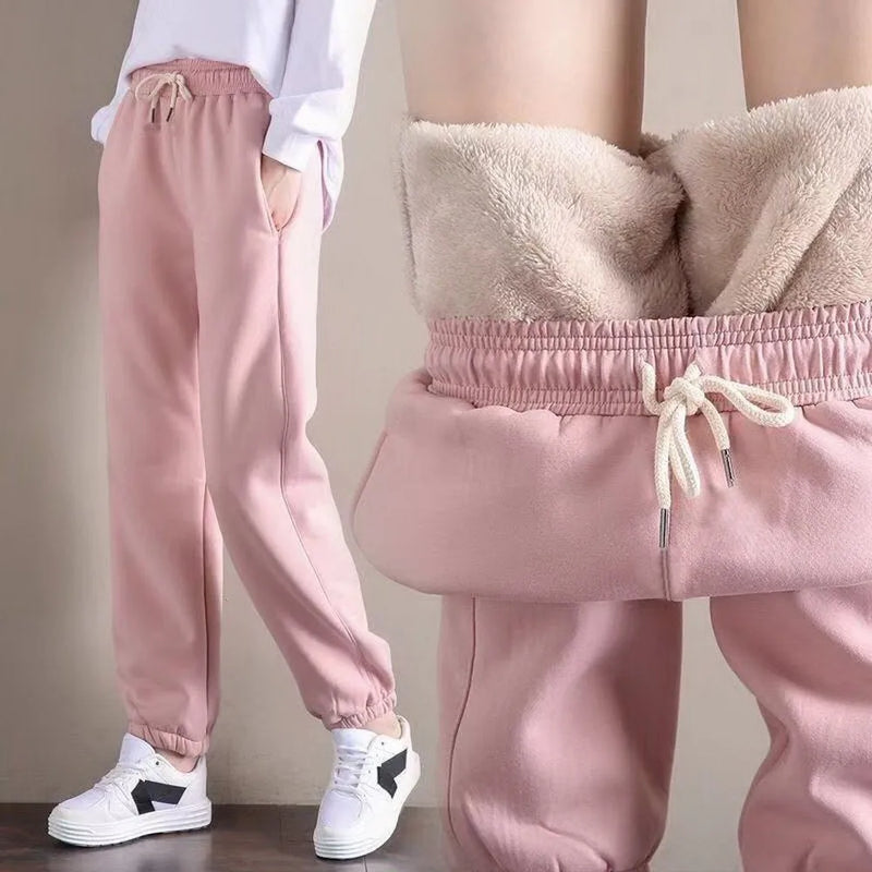 Leggings Térmicas de Inverno Femininas – Conforto e Calor em Qualquer Ocasião
Mantenha-se quente e elegante nos dias frios com estas leggings térmicas forradas a fleece. Feitas com tecido grosso e reforçado, proporciona