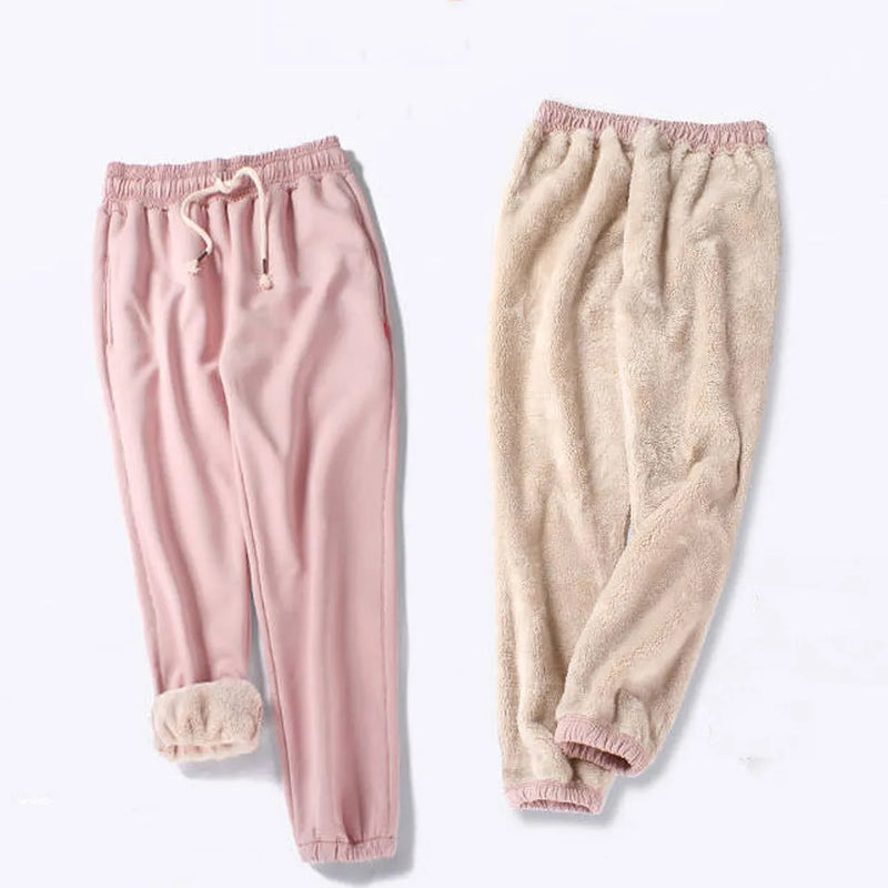 Leggings Térmicas de Inverno Femininas – Conforto e Calor em Qualquer Ocasião
Mantenha-se quente e elegante nos dias frios com estas leggings térmicas forradas a fleece. Feitas com tecido grosso e reforçado, proporciona