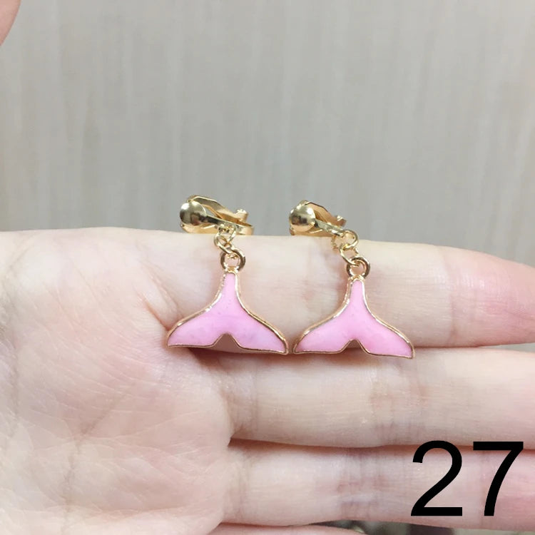 Brincos de Pressão em Forma de Estrela e Lua – Para Meninas
Brincos adoráveis em forma de estrela e lua estilo cartoon, perfeitos para meninas que adoram cor, brilho e diversão!
Sem necessidade de furos – com clip de p