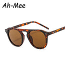 Óculos de Sol Ovais Unissexo – Estilo Vintage & Steampunk
Descubra o equilíbrio perfeito entre moda arrojada e atitude rebelde com estes óculos de sol ovais de design vintage. Com um estilo inspirado no steampunk, rebite