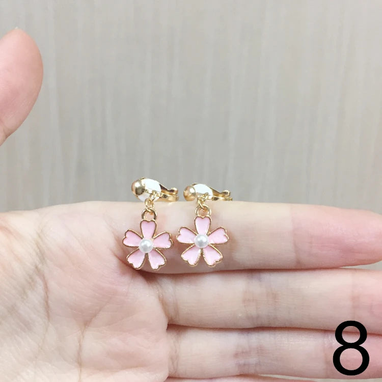 Brincos de Pressão em Forma de Estrela e Lua – Para Meninas
Brincos adoráveis em forma de estrela e lua estilo cartoon, perfeitos para meninas que adoram cor, brilho e diversão!
Sem necessidade de furos – com clip de p