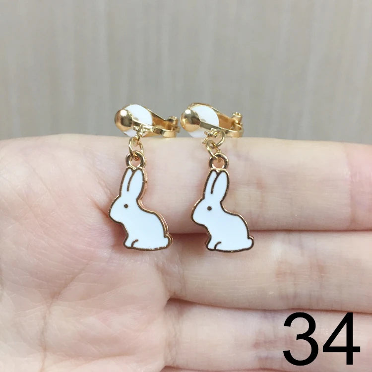 Brincos de Pressão em Forma de Estrela e Lua – Para Meninas
Brincos adoráveis em forma de estrela e lua estilo cartoon, perfeitos para meninas que adoram cor, brilho e diversão!
Sem necessidade de furos – com clip de p