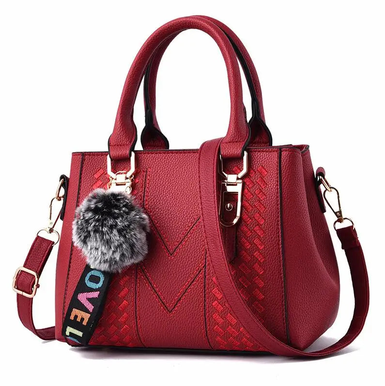 Bolsas de Mensageiro Bordadas para Mulher – Elegância em Couro com Detalhes Exclusivos

Descubra as nossas bolsas de mensageiro em couro, cuidadosamente bordadas à mão, perfeitas para mulheres que valorizam estilo e func