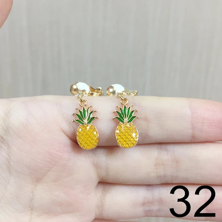 Brincos de Pressão em Forma de Estrela e Lua – Para Meninas
Brincos adoráveis em forma de estrela e lua estilo cartoon, perfeitos para meninas que adoram cor, brilho e diversão!
Sem necessidade de furos – com clip de p
