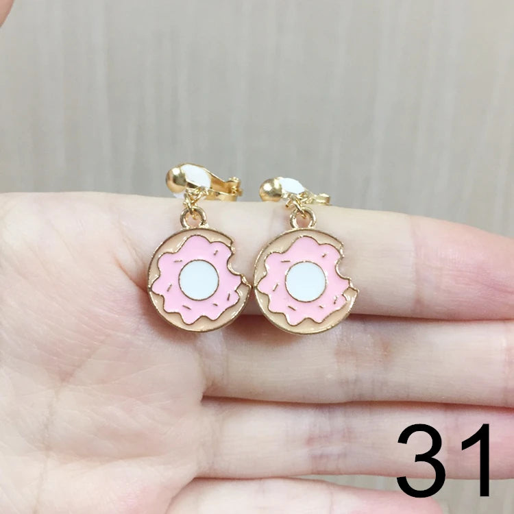 Brincos de Pressão em Forma de Estrela e Lua – Para Meninas
Brincos adoráveis em forma de estrela e lua estilo cartoon, perfeitos para meninas que adoram cor, brilho e diversão!
Sem necessidade de furos – com clip de p