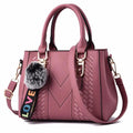 Bolsas de Mensageiro Bordadas para Mulher – Elegância em Couro com Detalhes Exclusivos

Descubra as nossas bolsas de mensageiro em couro, cuidadosamente bordadas à mão, perfeitas para mulheres que valorizam estilo e func