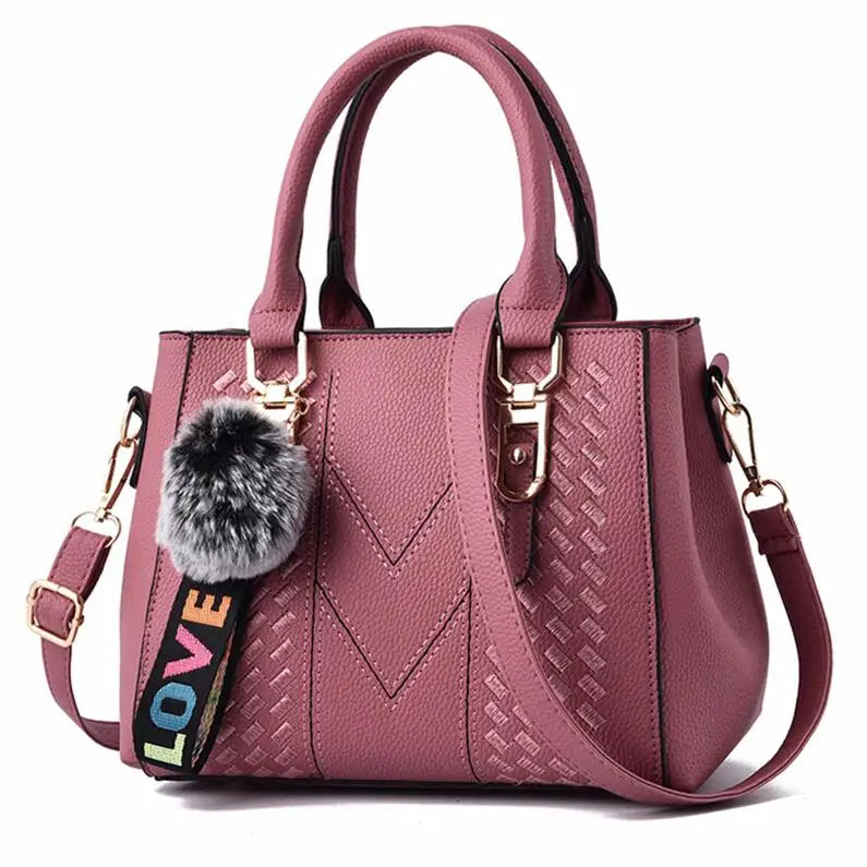 Bolsas de Mensageiro Bordadas para Mulher – Elegância em Couro com Detalhes Exclusivos

Descubra as nossas bolsas de mensageiro em couro, cuidadosamente bordadas à mão, perfeitas para mulheres que valorizam estilo e func
