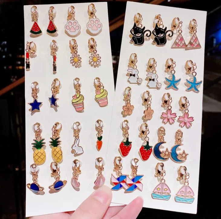 Brincos de Pressão em Forma de Estrela e Lua – Para Meninas
Brincos adoráveis em forma de estrela e lua estilo cartoon, perfeitos para meninas que adoram cor, brilho e diversão!
Sem necessidade de furos – com clip de p
