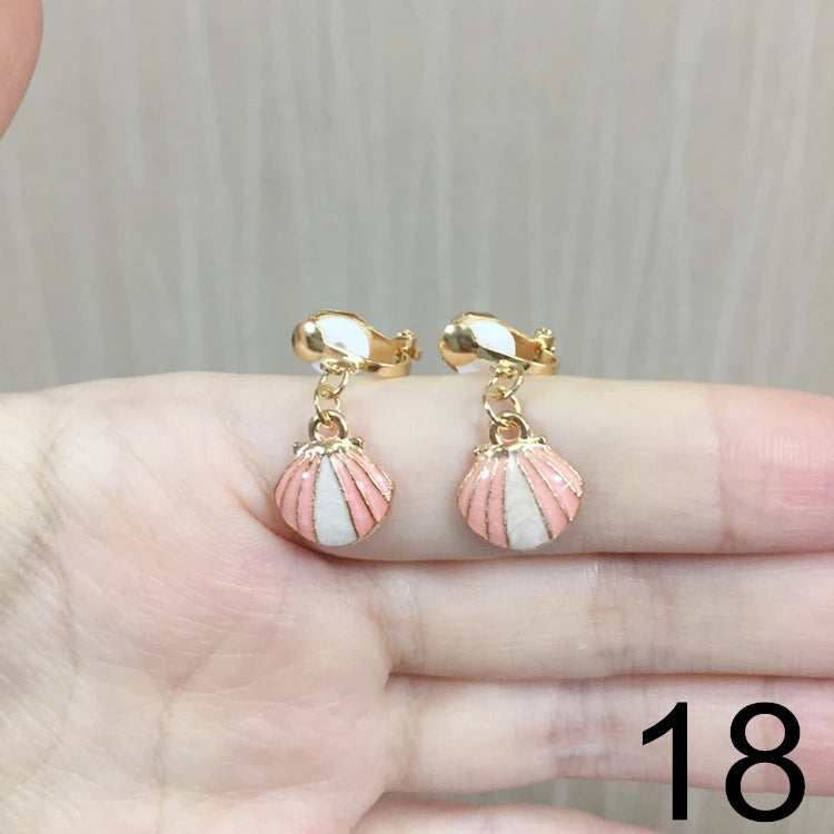 Brincos de Pressão em Forma de Estrela e Lua – Para Meninas
Brincos adoráveis em forma de estrela e lua estilo cartoon, perfeitos para meninas que adoram cor, brilho e diversão!
Sem necessidade de furos – com clip de p