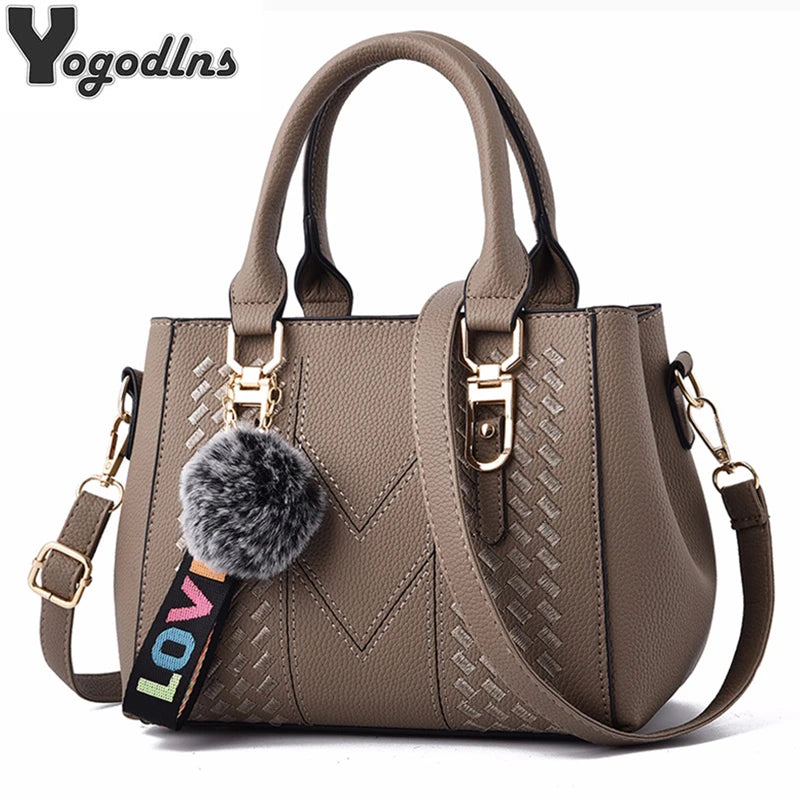 Bolsas de Mensageiro Bordadas para Mulher – Elegância em Couro com Detalhes Exclusivos

Descubra as nossas bolsas de mensageiro em couro, cuidadosamente bordadas à mão, perfeitas para mulheres que valorizam estilo e func