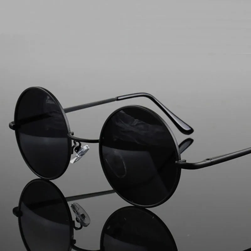 Óculos de Sol Redondos Retro Vintage – Lentes Polarizadas UV400
Design intemporal e cheio de estilo! Estes óculos de sol com armação metálica leve combinam o charme retro com a proteção moderna. Ideais para homens e