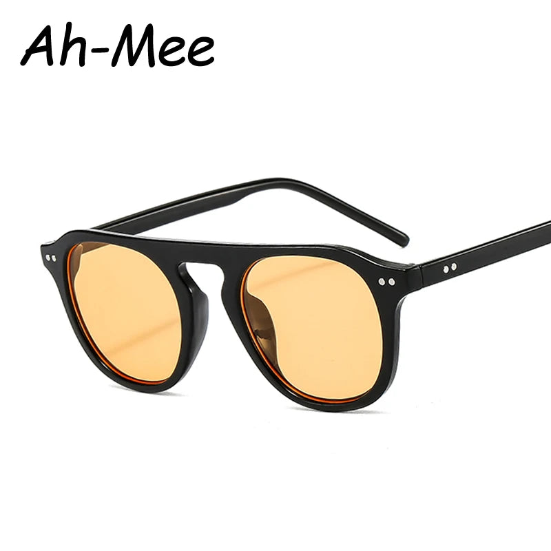Óculos de Sol Ovais Unissexo – Estilo Vintage & Steampunk
Descubra o equilíbrio perfeito entre moda arrojada e atitude rebelde com estes óculos de sol ovais de design vintage. Com um estilo inspirado no steampunk, rebite