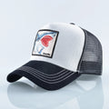 Boné Estilo Trucker Unissexo – Streetwear Premium com Patch Bordado de Tubarão
Dá um toque ousado ao teu look com este boné estilo caminhoneiro, inspirado na moda hip hop urbana.
Com um patch bordado de tubarão e desig