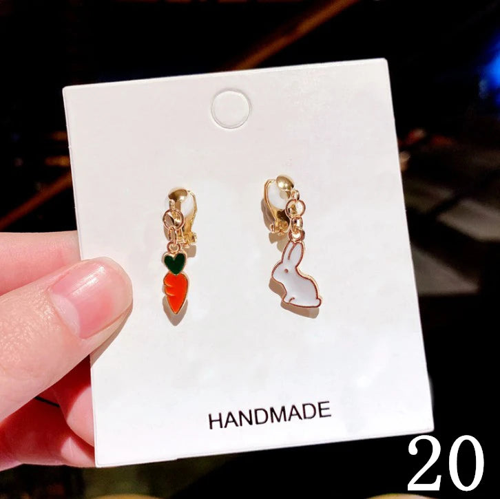 Brincos de Pressão em Forma de Estrela e Lua – Para Meninas
Brincos adoráveis em forma de estrela e lua estilo cartoon, perfeitos para meninas que adoram cor, brilho e diversão!
Sem necessidade de furos – com clip de p