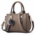 Bolsas de Mensageiro Bordadas para Mulher – Elegância em Couro com Detalhes Exclusivos

Descubra as nossas bolsas de mensageiro em couro, cuidadosamente bordadas à mão, perfeitas para mulheres que valorizam estilo e func