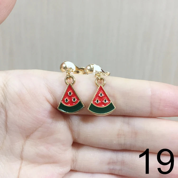 Brincos de Pressão em Forma de Estrela e Lua – Para Meninas
Brincos adoráveis em forma de estrela e lua estilo cartoon, perfeitos para meninas que adoram cor, brilho e diversão!
Sem necessidade de furos – com clip de p