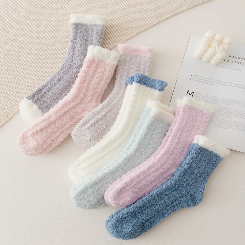 4 Pares de Meias Quentes e Felpudas para Mulheres – Perfeitas para o Inverno
Mantenha os seus pés confortáveis e quentinhos com estas meias térmicas grossas, ultra macias e felpudas. Ideais para usar em casa, no chão fr