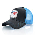 Boné Estilo Trucker Unissexo – Streetwear Premium com Patch Bordado de Tubarão
Dá um toque ousado ao teu look com este boné estilo caminhoneiro, inspirado na moda hip hop urbana.
Com um patch bordado de tubarão e desig