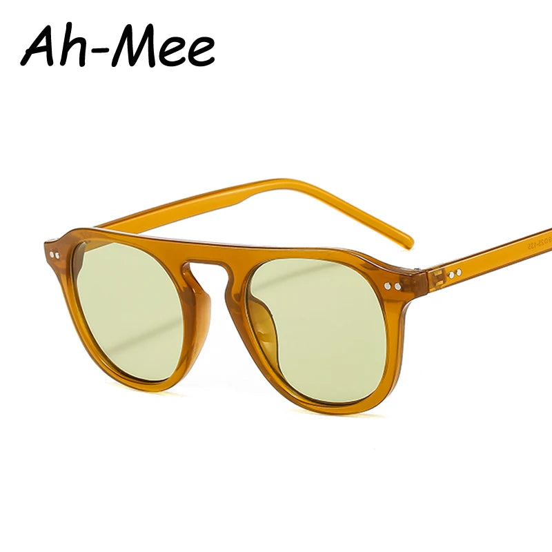 Óculos de Sol Ovais Unissexo – Estilo Vintage & Steampunk
Descubra o equilíbrio perfeito entre moda arrojada e atitude rebelde com estes óculos de sol ovais de design vintage. Com um estilo inspirado no steampunk, rebite