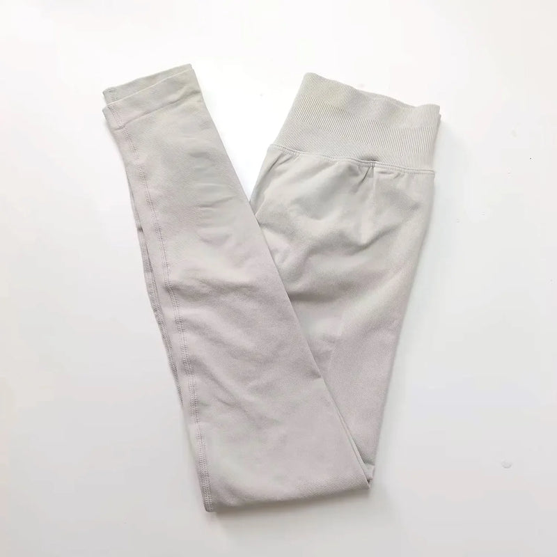 Calça Feminina com Laço Moderno e Decote em V Verão 2025 da FSLE - Cintura Contornada e Manga Dolman para Ocasiões Elegantes 25FS12737Blusa Feminina FSLE com Laço Elegante e Decote em V – Verão 2025
Modelo 25FS12737 |
