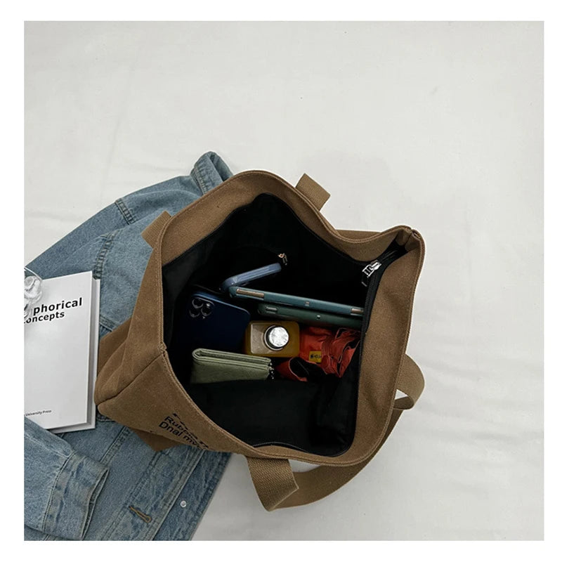 Bolsa Tote de Lona Feminina – Elegância e Praticidade para o Seu Dia a Dia

Descubra a combinação perfeita entre estilo e funcionalidade com esta Bolsa Tote de Lona, desenhada especialmente para mulheres modernas que val