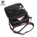 Bolsa de Ombro Masculina BULLCAPTAIN – Couro Genuíno e Estilo Premium
Eleva o teu visual com esta elegante Bolsa de Mensageiro Masculina da marca BULLCAPTAIN, feita em couro de alta qualidade, ideal para o homem moderno qu