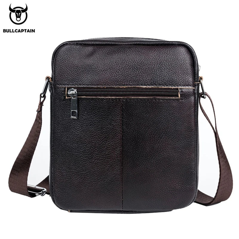 Bolsa de Ombro Masculina BULLCAPTAIN – Couro Genuíno e Estilo Premium
Eleva o teu visual com esta elegante Bolsa de Mensageiro Masculina da marca BULLCAPTAIN, feita em couro de alta qualidade, ideal para o homem moderno qu