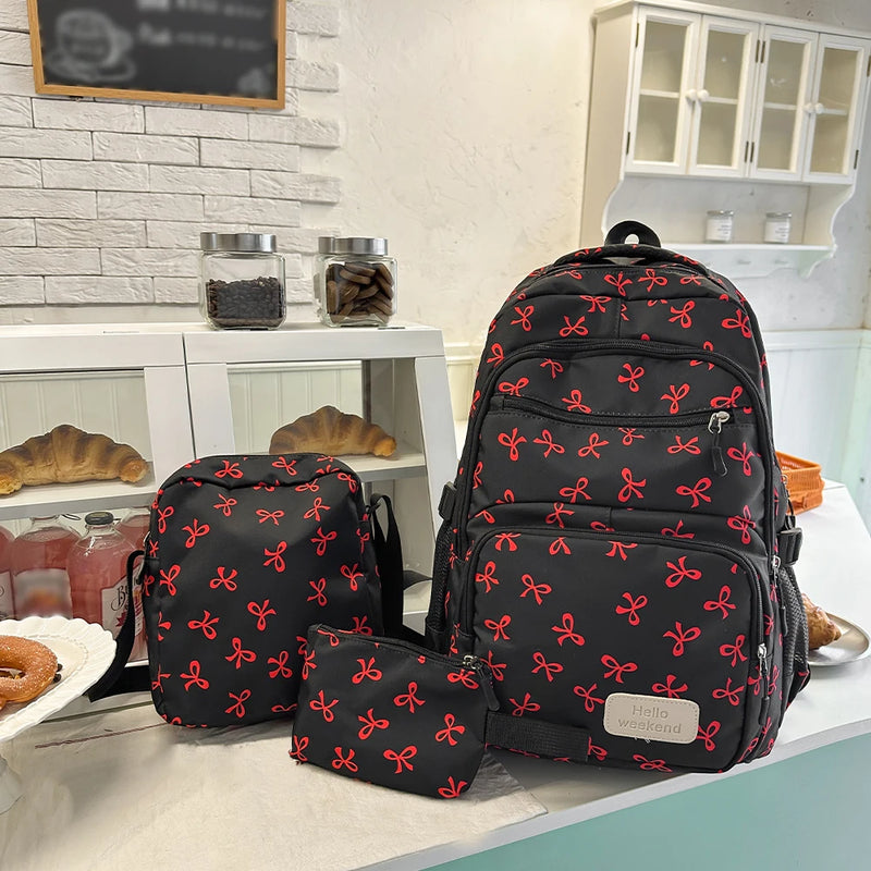 Mochila Feminina Estilo Coreano com Estampa de Laço – Leve, Prática e Elegante | Conjunto de 3 Peças para Uso Escolar e Casual

Descubra a combinação perfeita entre estilo e funcionalidade com esta mochila feminina ins