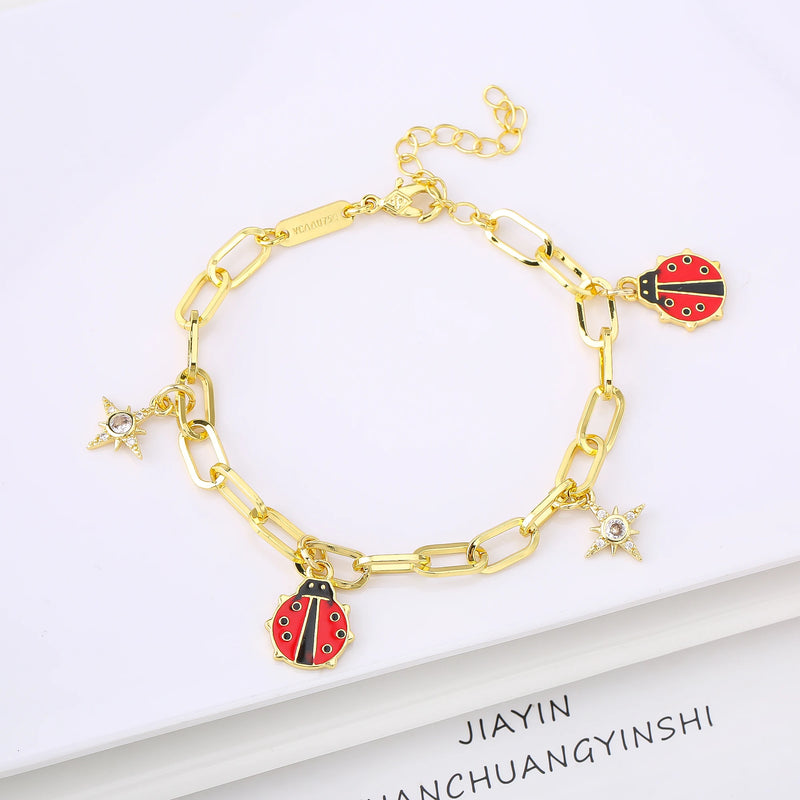 Pulseira de Arte em Esmalte – Edição Luxo Inspirada na Natureza

Descubra o charme desta pulseira única, com detalhes esmaltados em temas delicados como besouro, caranguejo, peixe e árvore – símbolos de força, liber