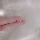 Brinco Pequeno Estrela em Prata 925 – Elegância Delicada para o Dia a Dia

Descubra a simplicidade sofisticada deste brinco pequeno em formato de estrela, feito em prata 925 de alta qualidade. Ideal para quem procura um ac