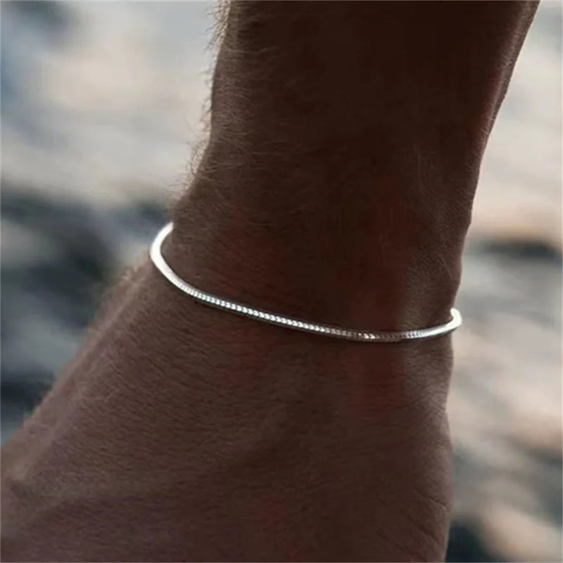 Pulseira Estilo Cadeia Cobra em Aço Inoxidável – Unissexo, Elegância Urbana
Adicione um toque ousado e sofisticado ao seu visual com esta pulseira de cadeia tipo osso de cobra, feita em aço inoxidável de alta durabilid