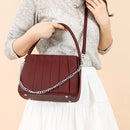 Bolsa de Ombro Pregueada – Estilo Elegante e Compacto
Descubra a elegância prática da nossa Bolsa de Ombro Pregueada Original, ideal para mulheres modernas que valorizam estilo e funcionalidade no dia a dia.
Perfeita como