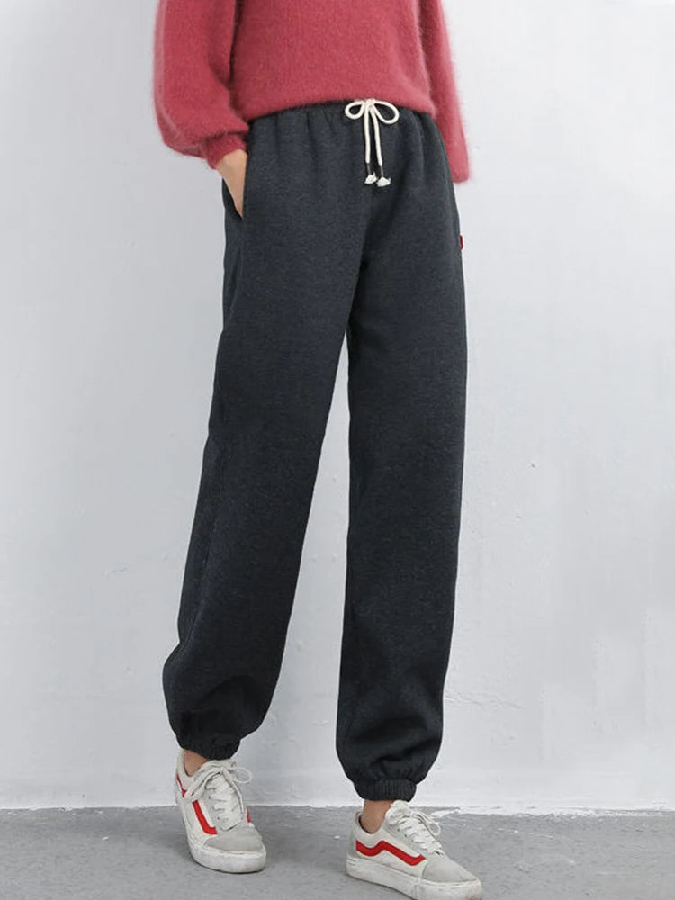 Leggings Térmicas de Inverno Femininas – Conforto e Calor em Qualquer Ocasião
Mantenha-se quente e elegante nos dias frios com estas leggings térmicas forradas a fleece. Feitas com tecido grosso e reforçado, proporciona