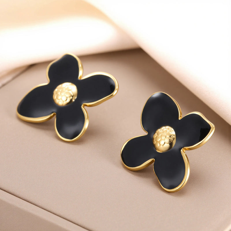 Cazador – Conjunto de 2 Brincos Florais em Aço Inoxidável
Descubra a delicadeza da tendência 2025 com este elegante conjunto de brincos em forma de flor. Fabricados em aço inoxidável de alta qualidade, são perfeitos