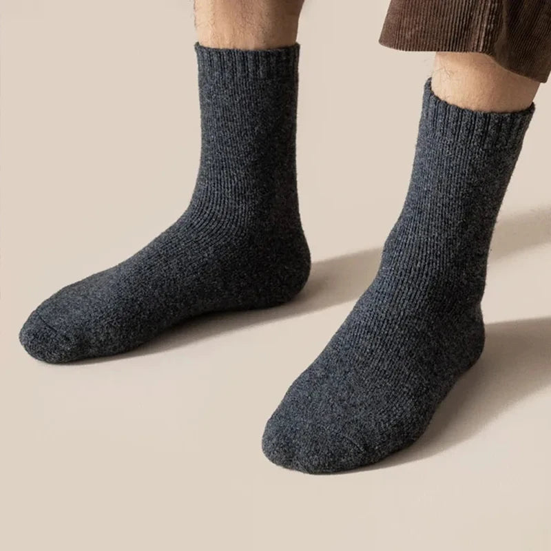1 Par de Meias Térmicas de Inverno para Mulheres e Homens – Meias Super Grossas de Lã Merino, Quentes, Peludas e Resistentes ao Frio, Ideais para Neve

Mantenha os seus pés confortáveis e quentinhos mesmo nos dias mais
