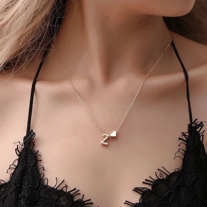 Colar com Inicial SUMENG – Elegância Personalizada com Coração Delicado
Descubra o charme único do colar com inicial SUMENG, uma peça delicada e sofisticada, ideal para oferecer ou usar no dia a dia.
Com um pingente em