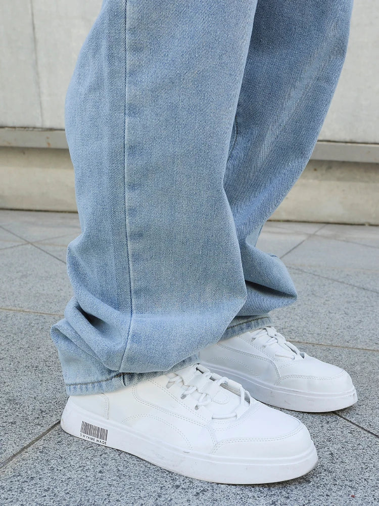 Destaque-se com estas calças jeans baggy masculinas, ideais para os dias de primavera e outono. Com corte reto e oversized, oferecem um visual moderno, urbano e confortável. Feitas em denim de alta qualidade, têm acabament