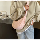 Bolsa Mensageira Feminina em Nylon – Estilo Casual, Grande Capacidade
Descubra a combinação perfeita entre elegância, funcionalidade e conforto com esta bolsa mensageira feminina em nylon de alta qualidade.
Com um design