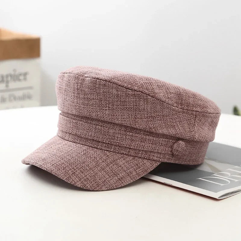 Boné Estilo Militar Feminino – Retrô Inglês em Linho Respirável
Adiciona um toque de elegância vintage ao teu look com este boné estilo militar feminino, inspirado na moda retrô britânica. Fabricado em linho leve e