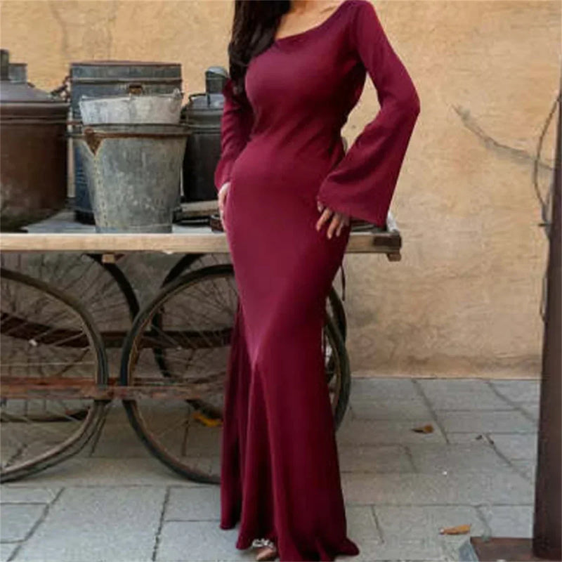 Vestidos longos elegantes 2025 — estilo vintage e sofisticado
Descubra o charme dos vestidos longos vintage com design simples e sofisticado. Com decote redondo delicado, mangas flare fluidas e um laço que realça a cintur
