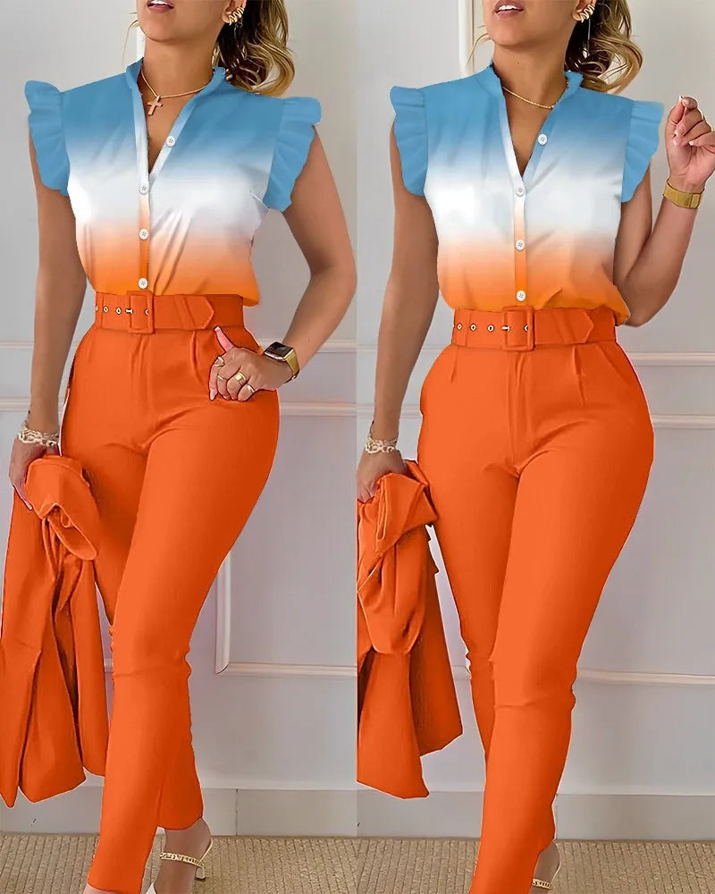 Conjunto Feminino Elegante 2 Peças – Verão Estampado com Decote em V e Calças com Cinto
Atualize o seu guarda-roupa com este conjunto feminino elegante e versátil, perfeito para os dias quentes de verão.
A parte superi