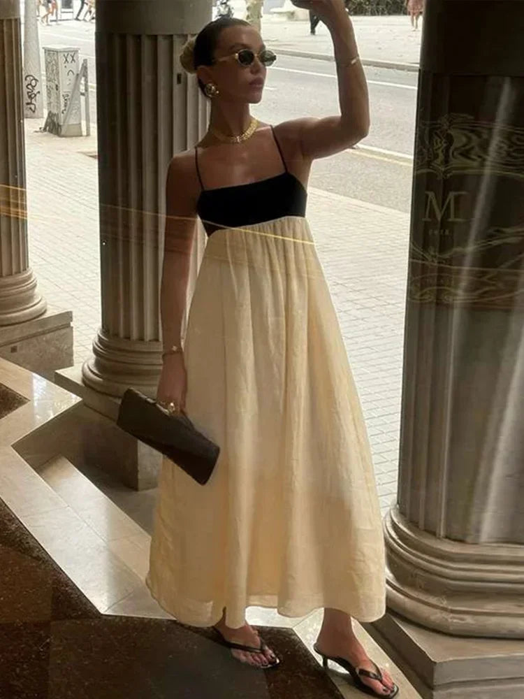 Vestidos longos de linho feminino com alças, em estilo patchwork preto e branco. Com detalhes plissados e corte solto, oferecem conforto e elegância. O contraste de cores confere um toque moderno e sofisticado, perfeito par