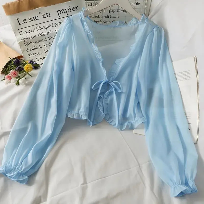 Casaco Feminino de Verão com Proteção Solar – Estilo Coreano Y2K
Leve, elegante e ideal para os dias mais quentes, este casaco/blusa feminina com proteção solar combina conforto e estilo num só look. Com detalhes deli