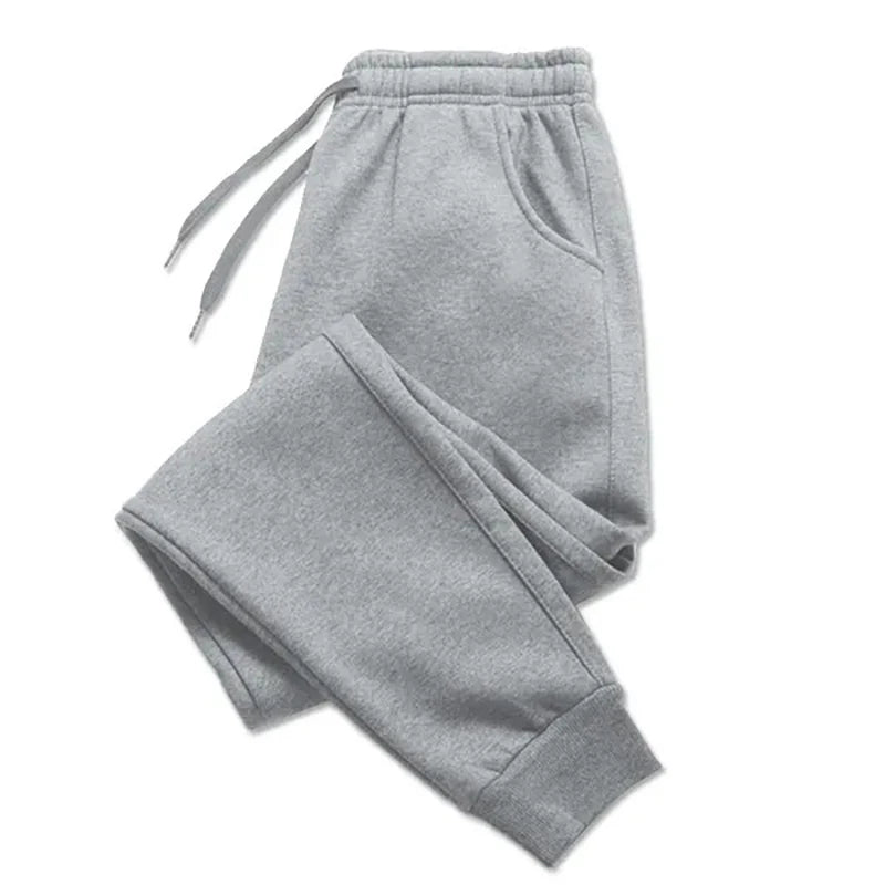 Calças de Treino Outono/Inverno 2024 – Unissexo
Descubra o conforto e estilo das nossas calças de moletom para corrida, jogging e uso diário. Perfeitas para homens e mulheres que valorizam uma peça casual e versátil, i