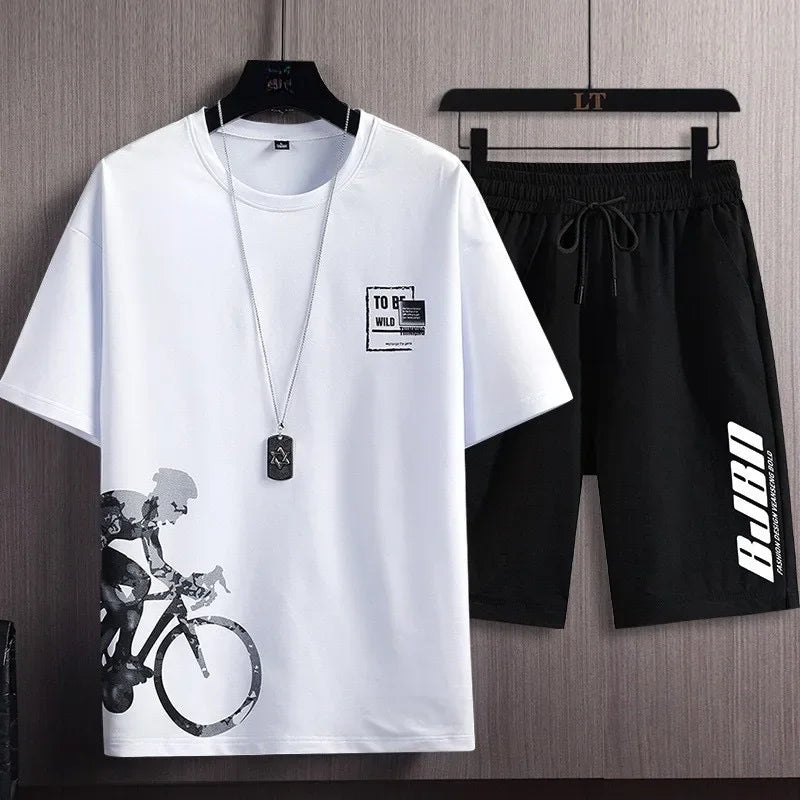 Conjunto Casual Masculino 2 Peças – Camiseta Manga Curta em Seda de Gelo com Estampa Gradient + Shorts Esportivo de Verão

Desfrute do máximo conforto e estilo neste verão com o nosso conjunto masculino casual. A camise