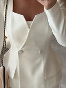 Conjunto Feminino Elegante - Blazer Slim & Saia Midi
Transforma o teu visual com este conjunto sofisticado de 2 peças, ideal para quem procura um look moderno e profissional.